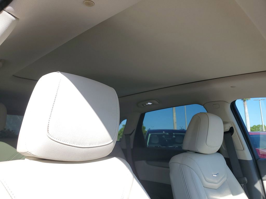 Used 2021 Cadillac XT5 Premium Luxury w/ LPO, Premium Carpet Package FWD image 24