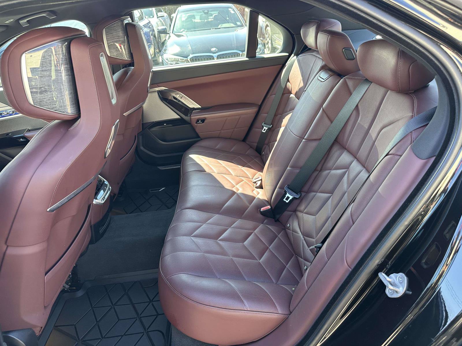 Used 2023 BMW 760i xDrive w/ Executive Package AWD/4WD image 18