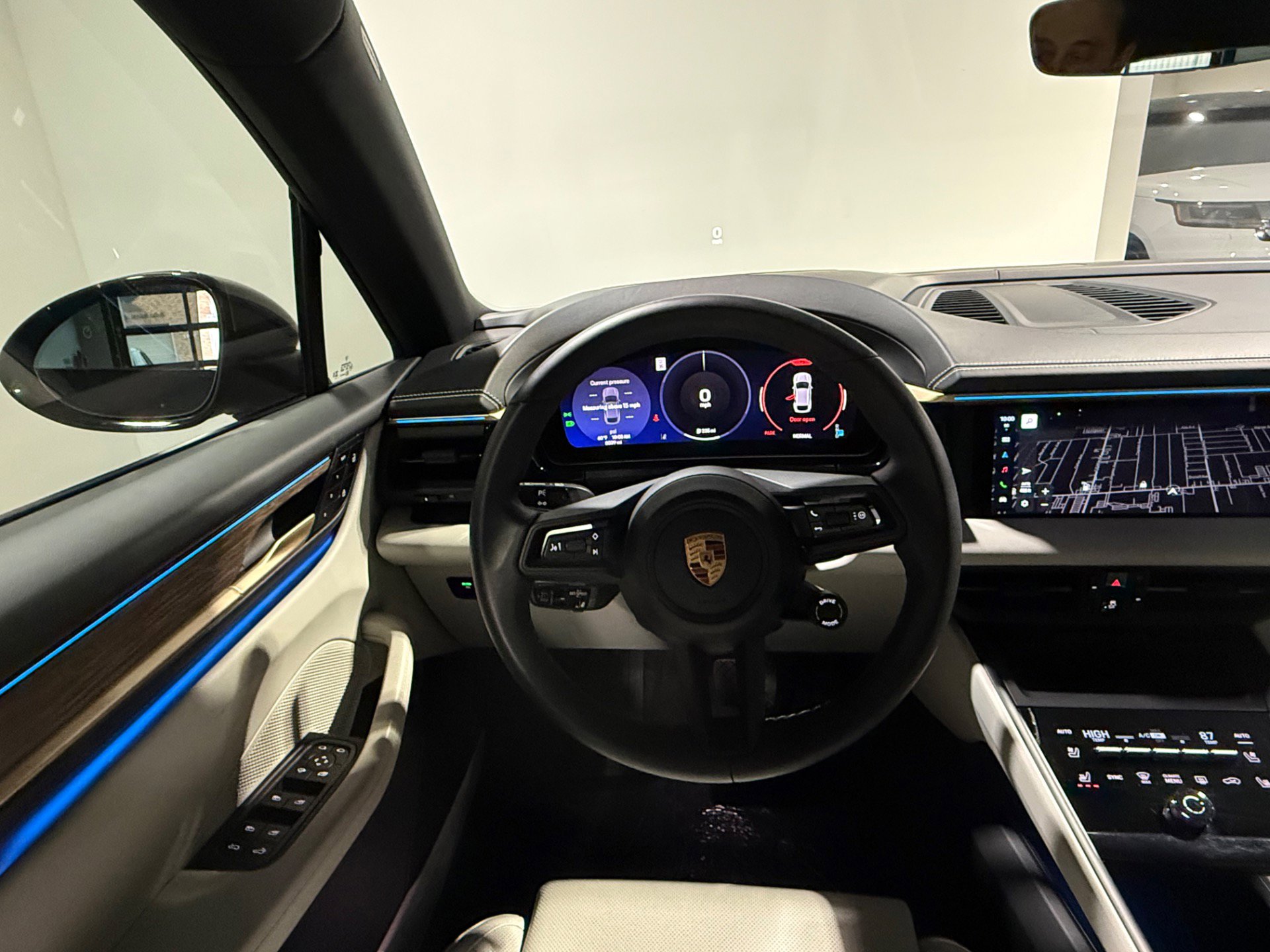 Used 2024 Porsche Macan 4 Electric w/ Premium Package image 40