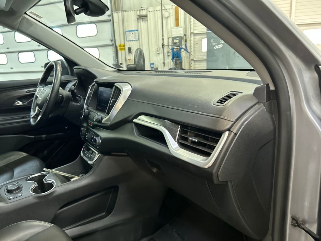 Used 2024 GMC Terrain SLT image 40