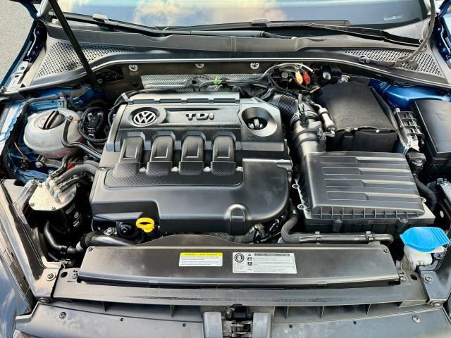 Used 2015 Volkswagen Golf TDI SEL w/ Lighting Package (SEL) image 40