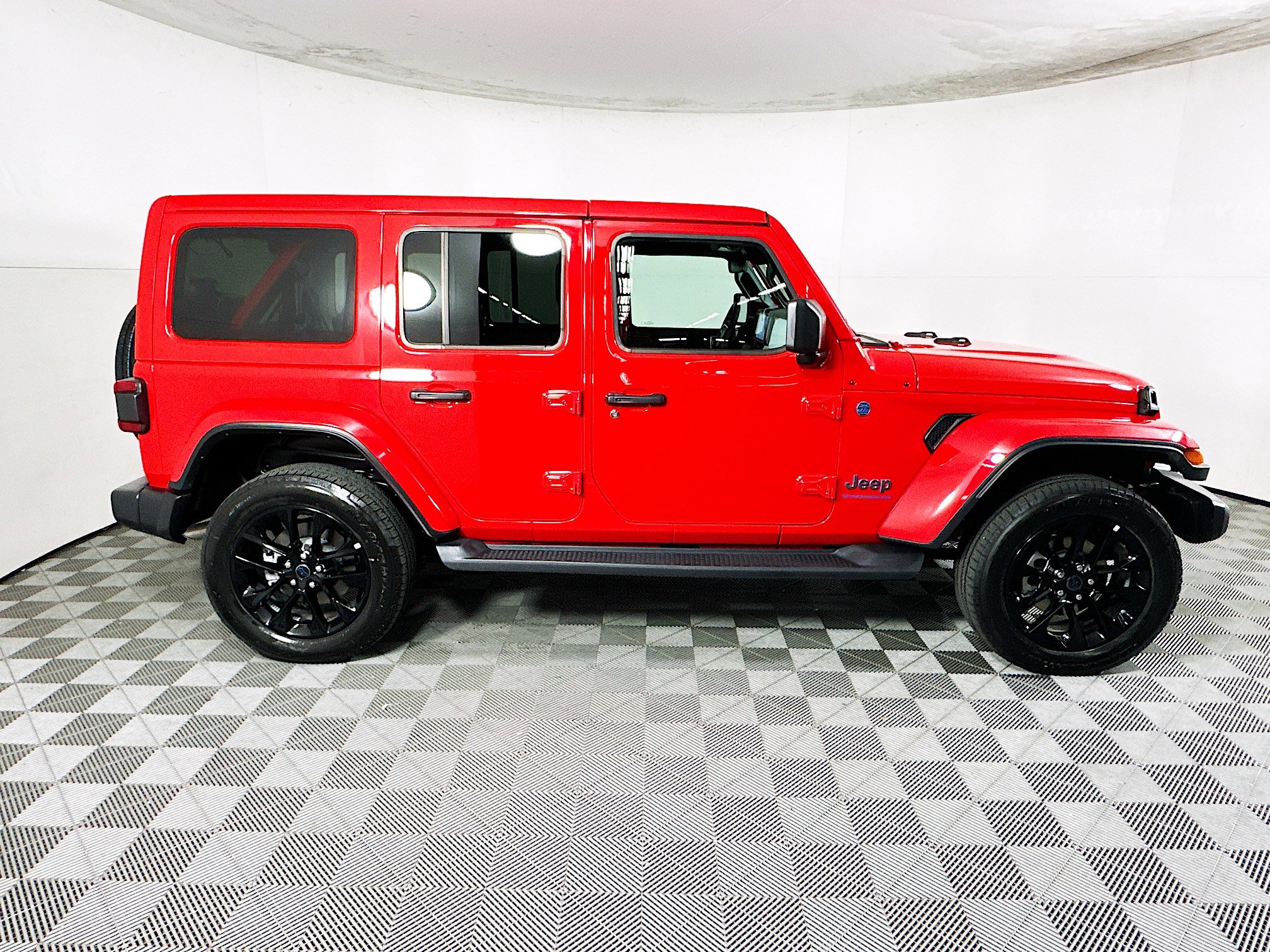 Used 2025 Jeep Wrangler Sahara image 2
