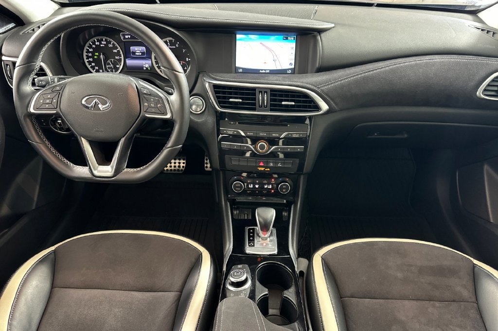 Used 2017 INFINITI QX30 Sport FWD image 16