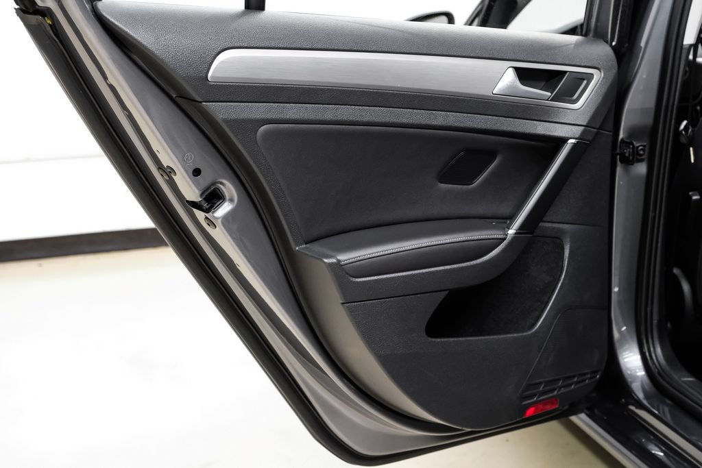 Used 2015 Volkswagen Golf S FWD image 42