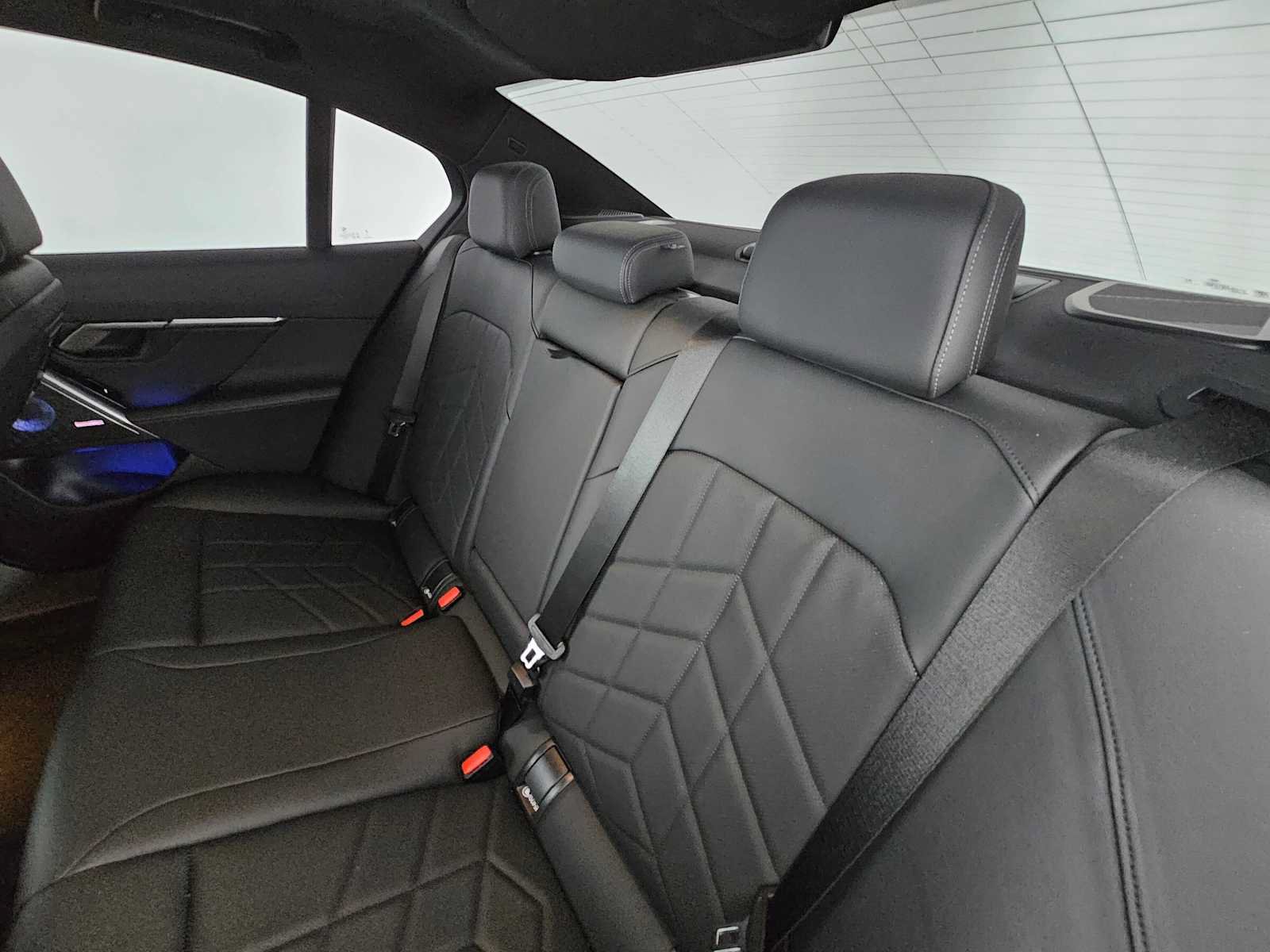 Used 2026 BMW 550e xDrive w/ Premium Package AWD/4WD image 17