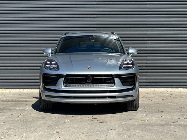 Certified 2026 Porsche Macan AWD/4WD image 10
