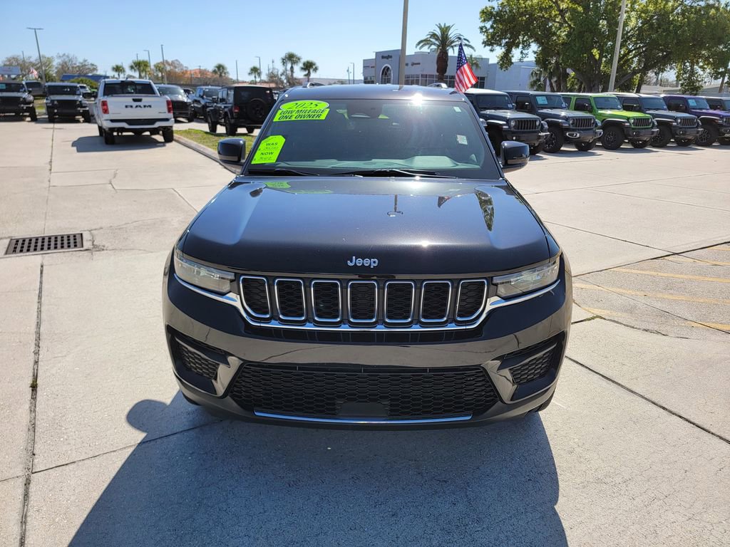 Used 2025 Jeep Grand Cherokee Laredo w/ Trailer Tow Package image 9