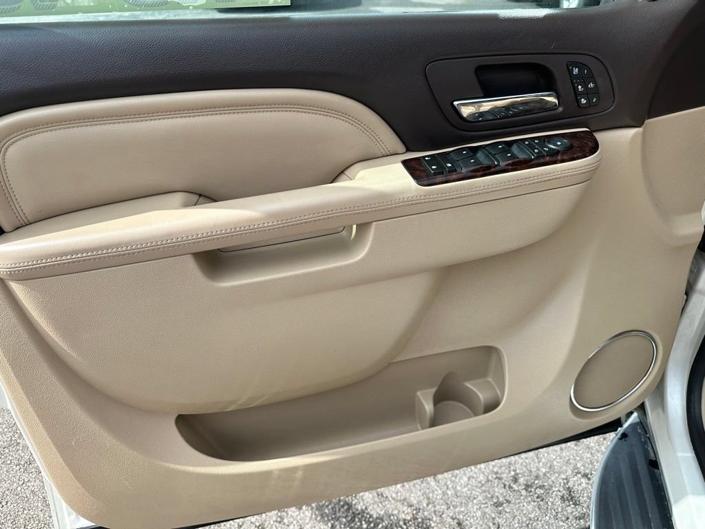 Used 2011 GMC Yukon XL Denali RWD image 13