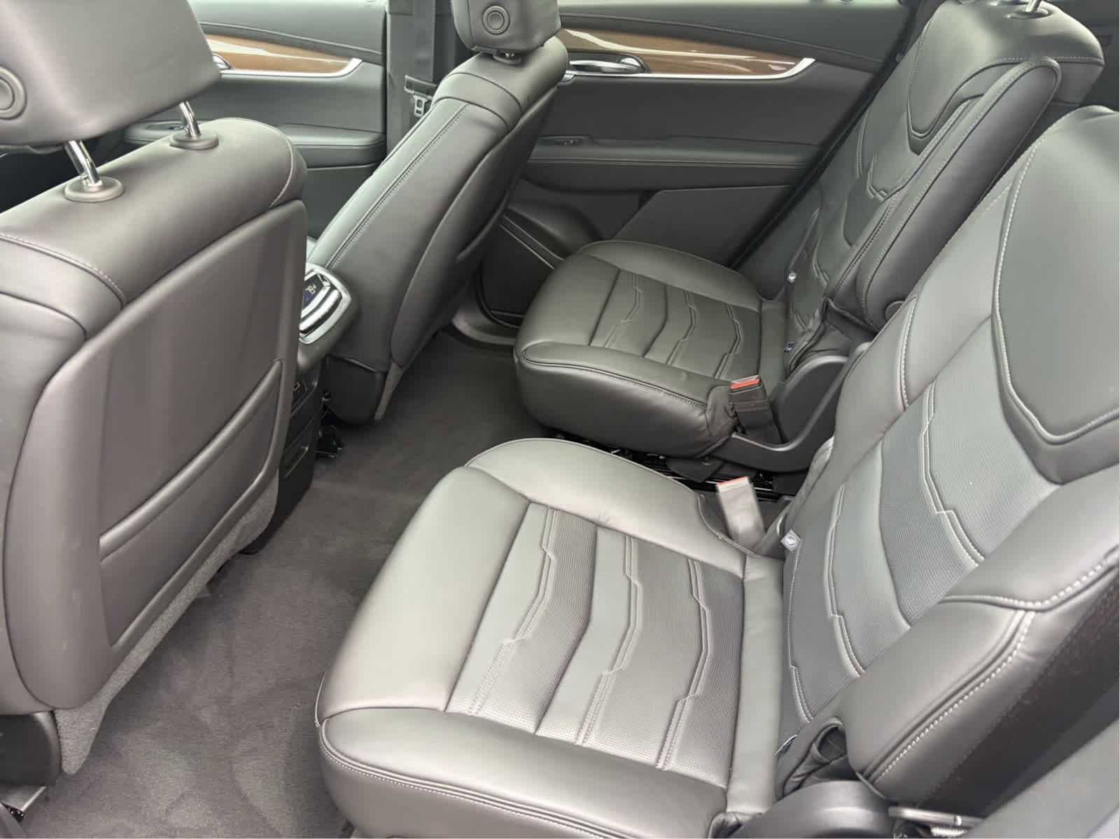 Used 2025 Cadillac XT6 Premium Luxury w/ Platinum Package AWD/4WD image 23