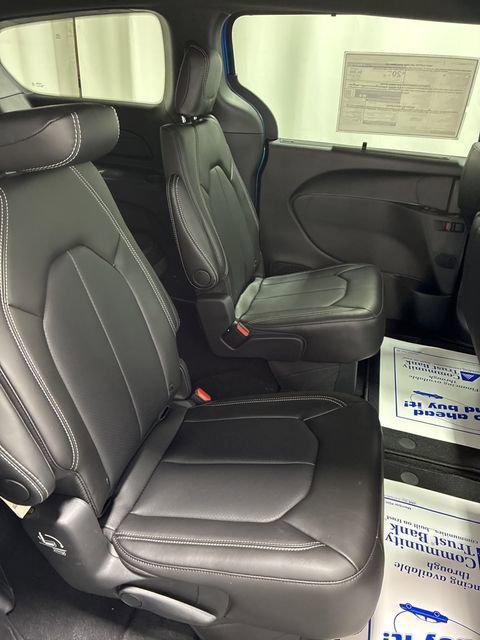 New 2026 Chrysler Pacifica Select w/ S Appearance Package image 26