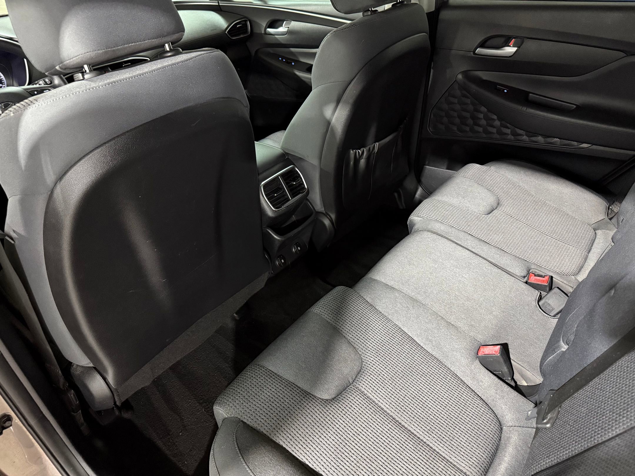 Used 2019 Hyundai Santa Fe SE image 30