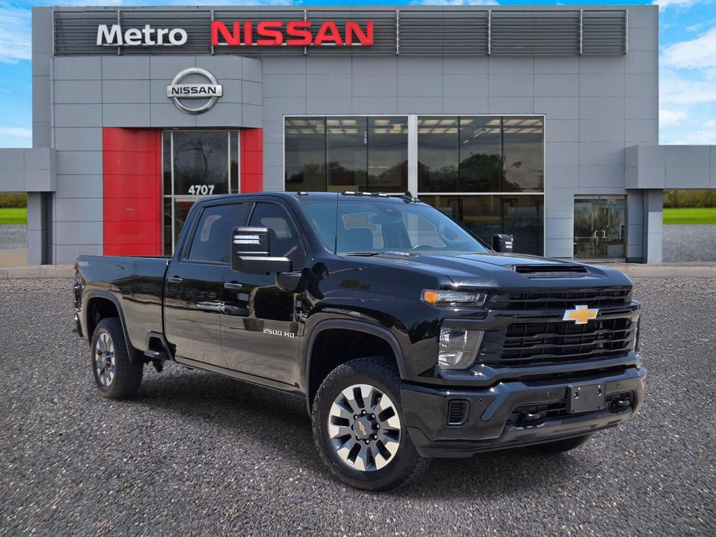 Used 2025 Chevrolet Silverado 2500 Custom w/ Custom Value Package AWD/4WD image 1