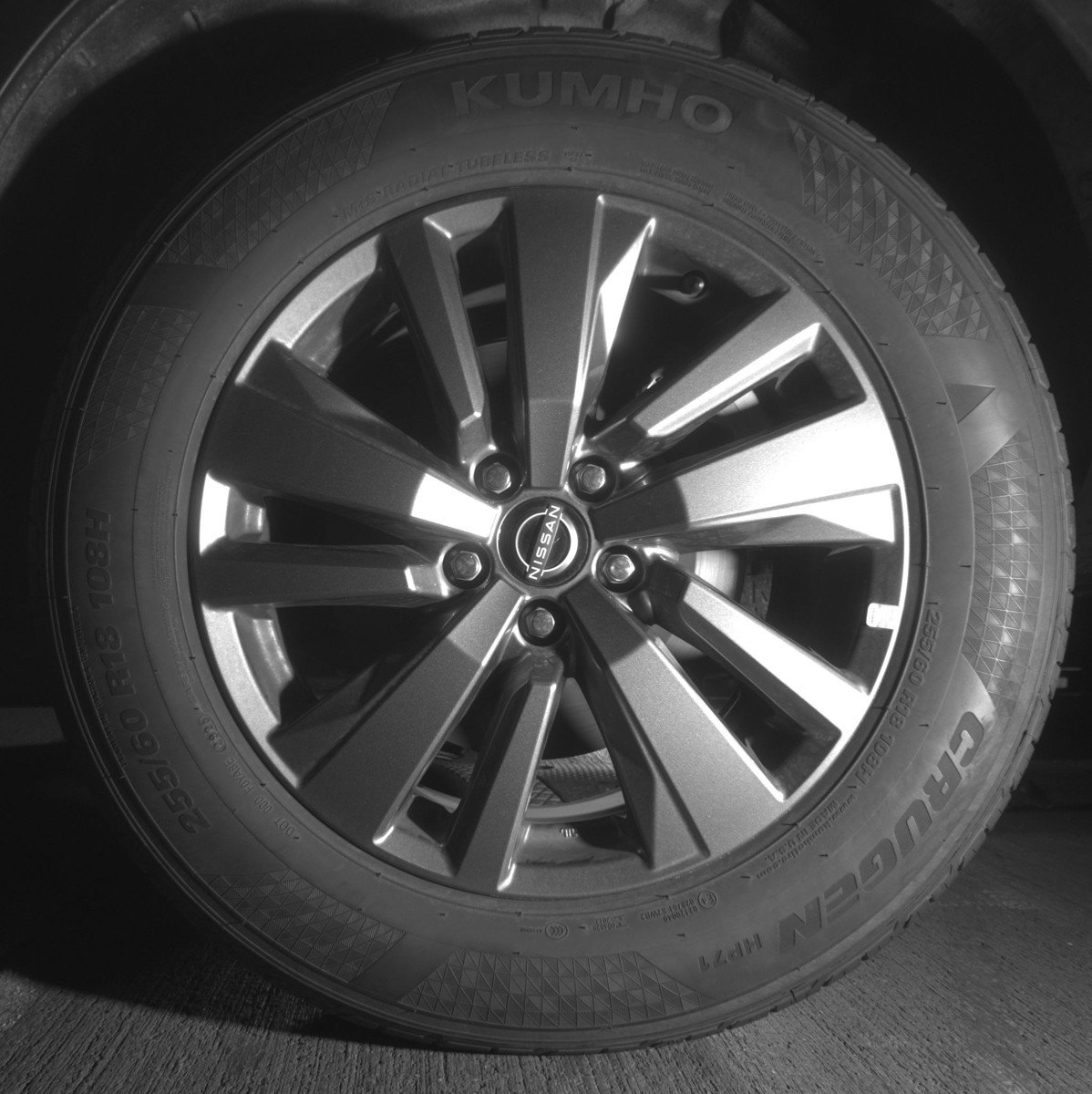 Used 2025 Nissan Pathfinder SV FWD image 14