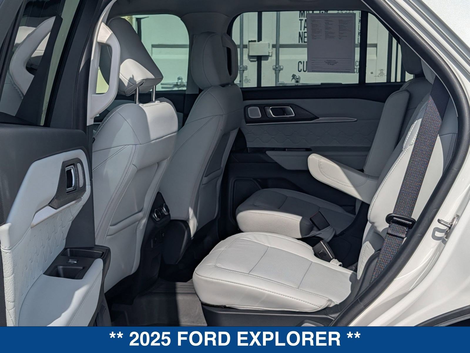 Used 2025 Ford Explorer Platinum w/ Ultimate Package AWD/4WD image 15