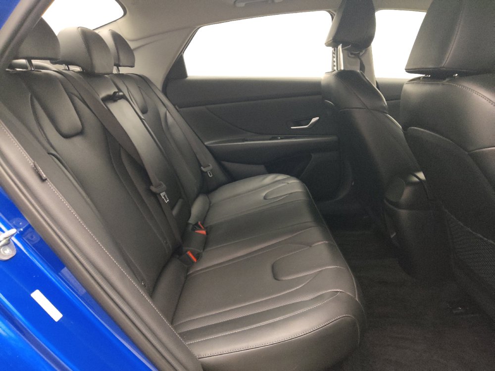 Used 2025 Hyundai Elantra Limited FWD image 19