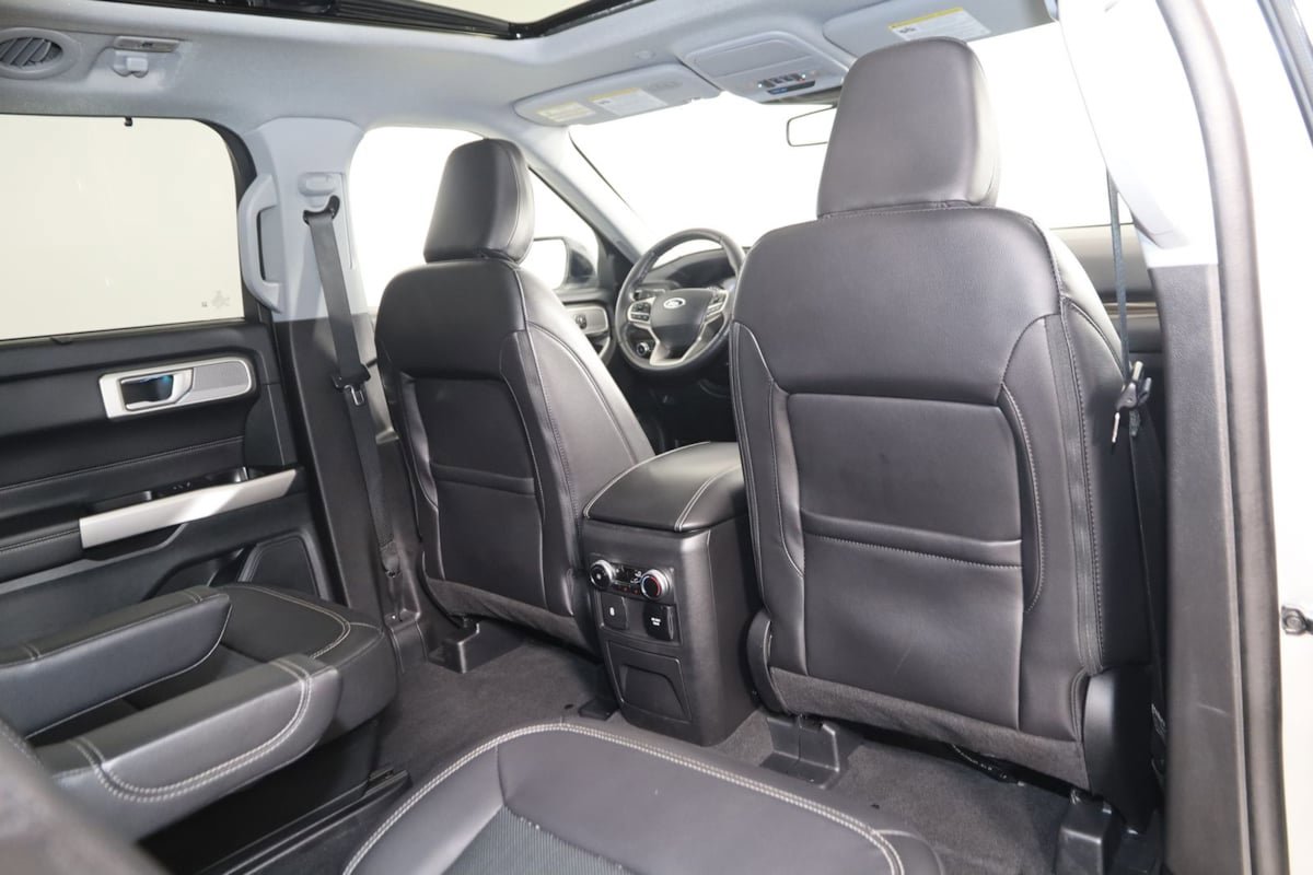 Used 2023 Ford Explorer Limited w/ Equipment Group 301A AWD/4WD image 16