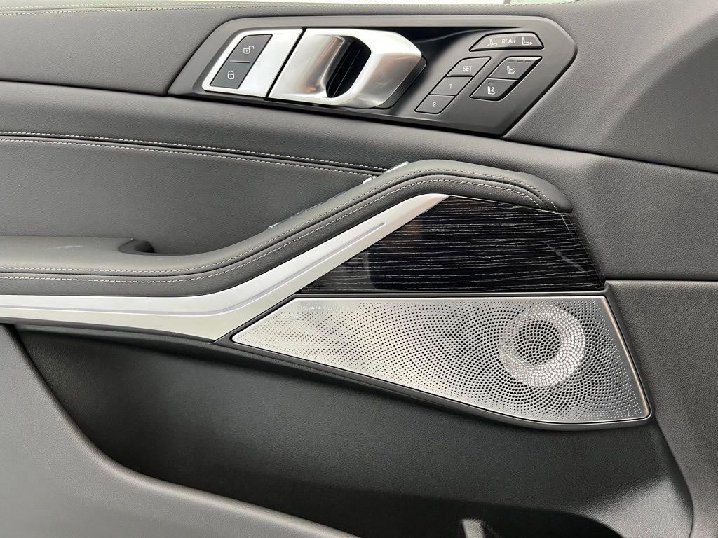 Certified 2025 BMW X7 M60i image 23