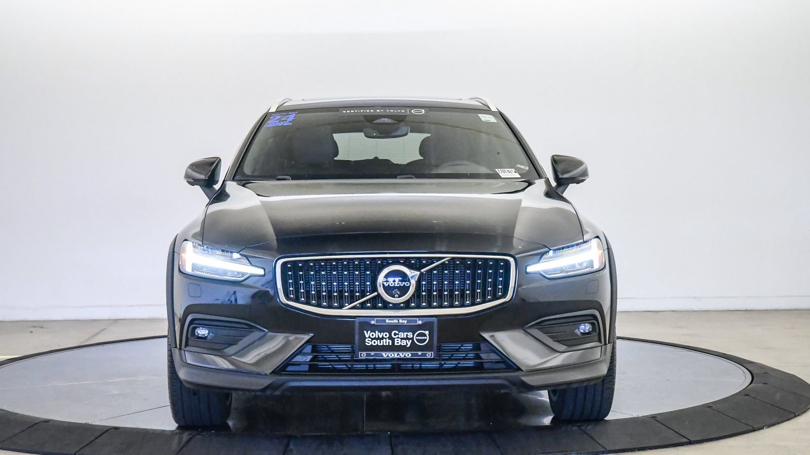 Certified 2024 Volvo V60 B5 Cross Country Plus AWD/4WD image 6