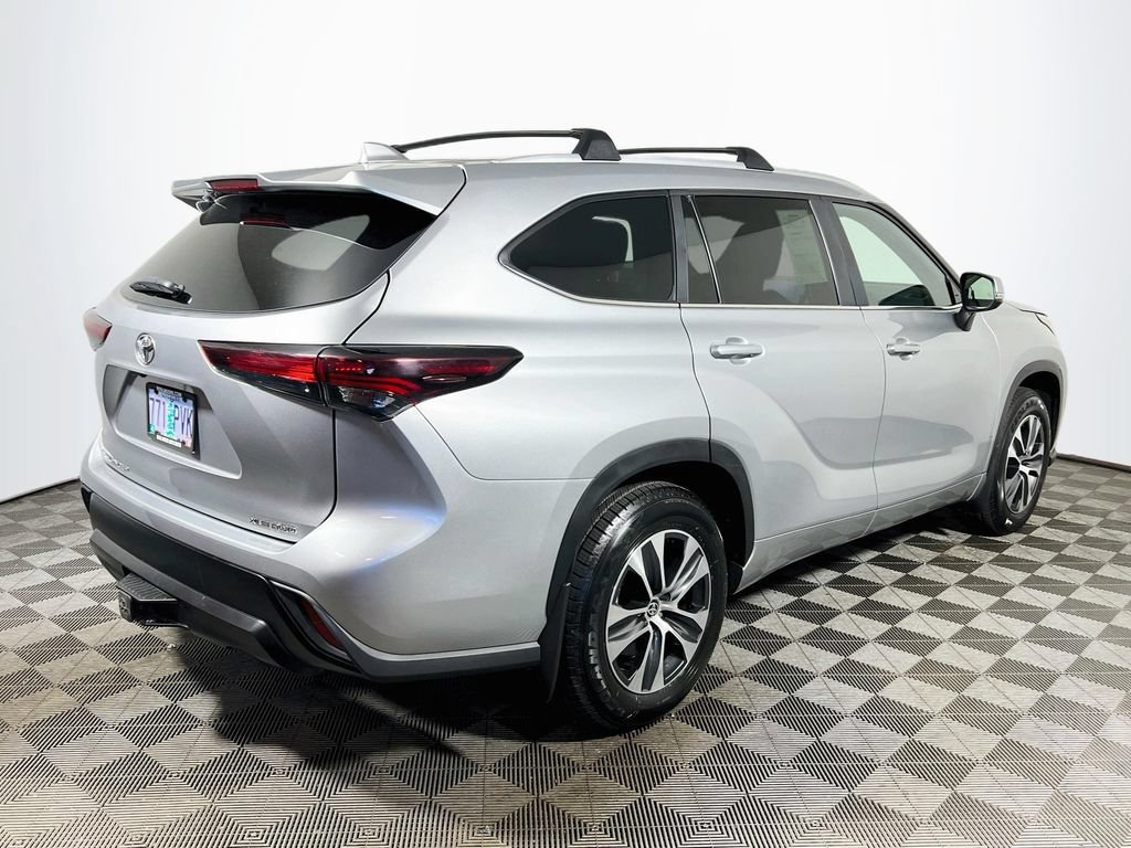 Certified 2024 Toyota Highlander XLE AWD/4WD image 7