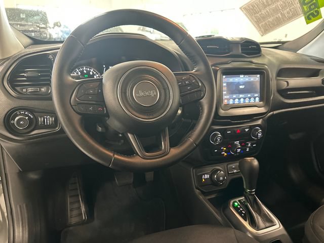 Used 2020 Jeep Renegade Altitude AWD/4WD image 13