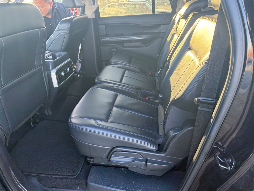 Used 2024 Ford Expedition Max XLT image 9