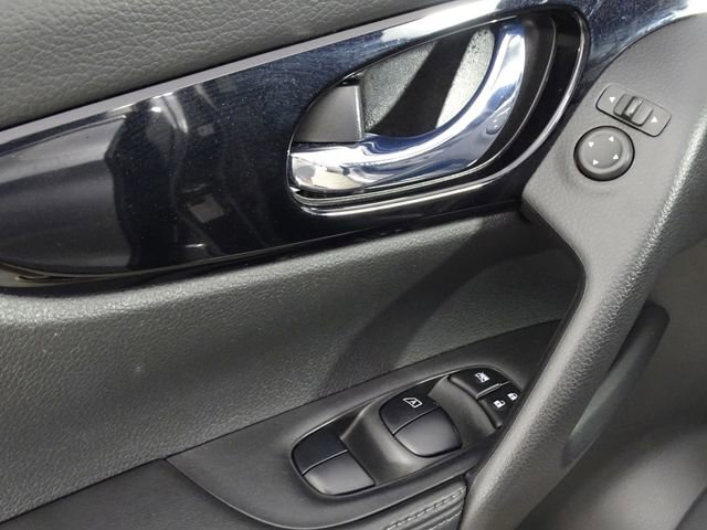 Used 2020 Nissan Rogue Sport SV image 17