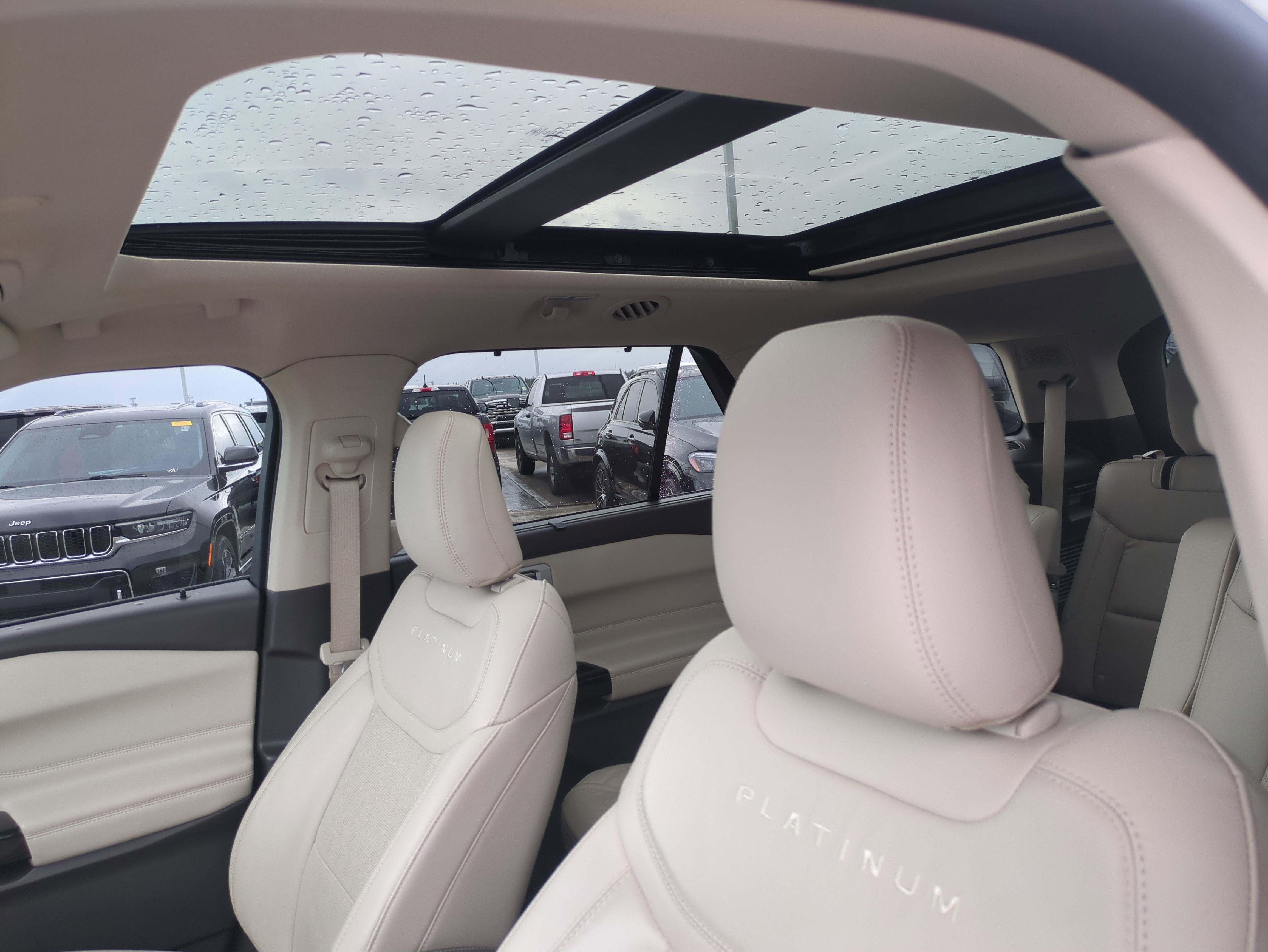 Used 2022 Ford Explorer Platinum w/ Equipment Group 601A image 22