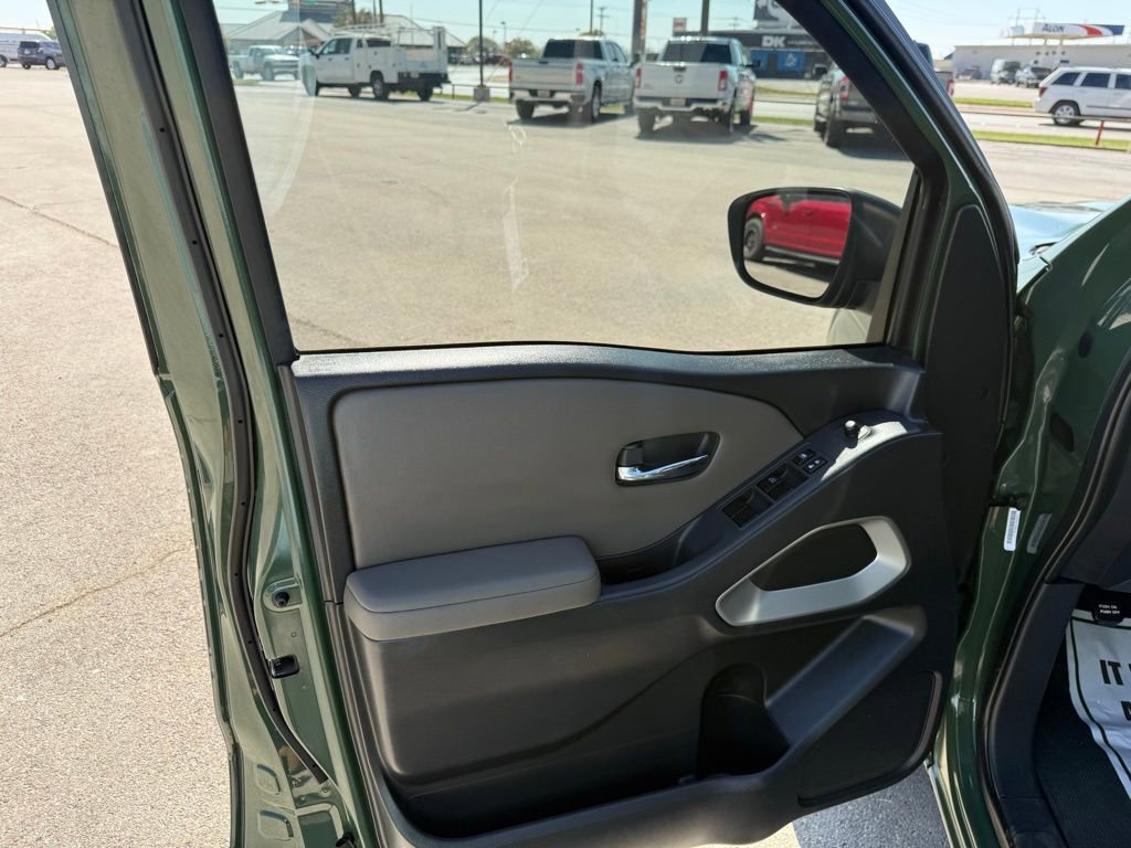 Used 2022 Nissan Frontier SV image 13