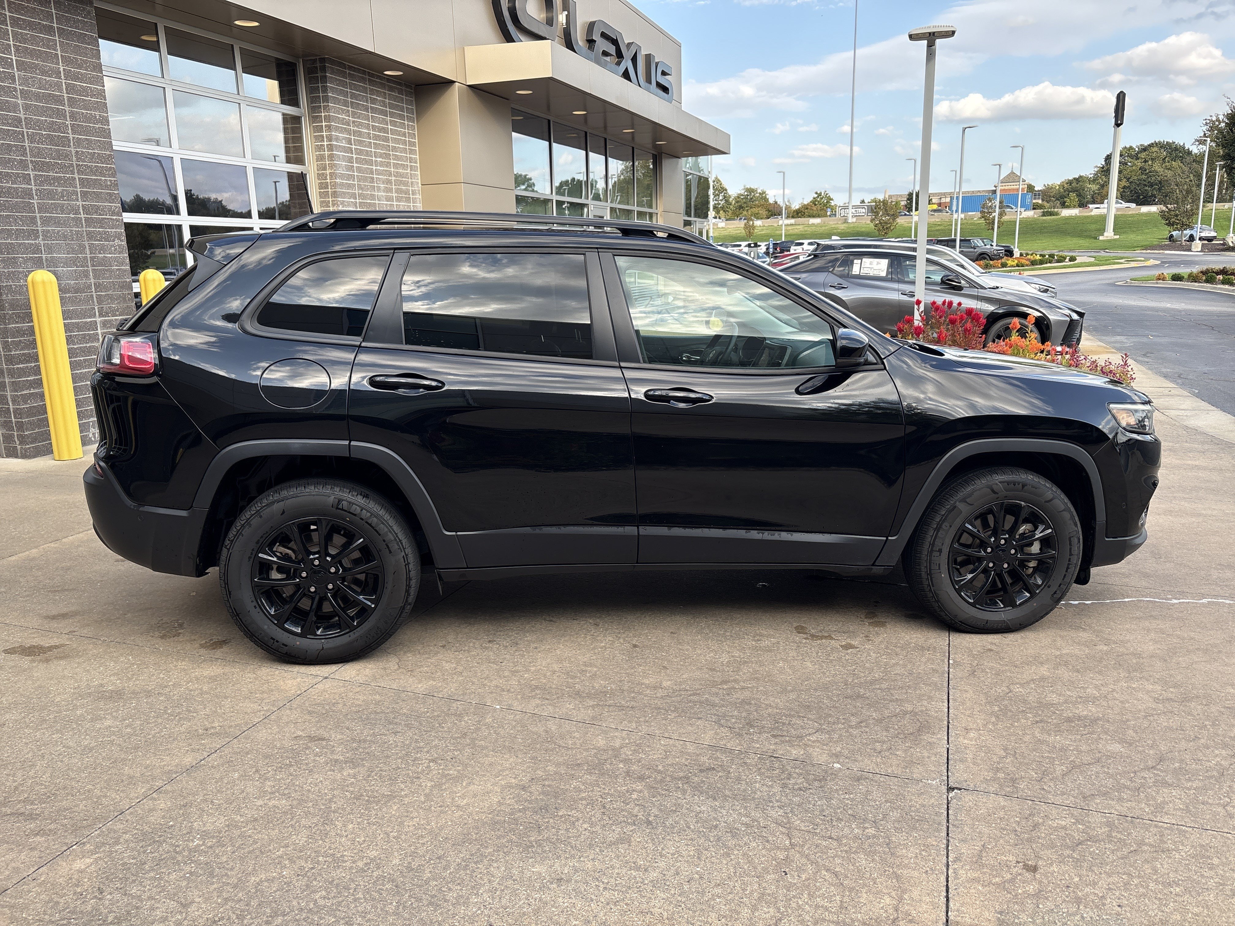 Used 2023 Jeep Cherokee Altitude Lux AWD/4WD image 22