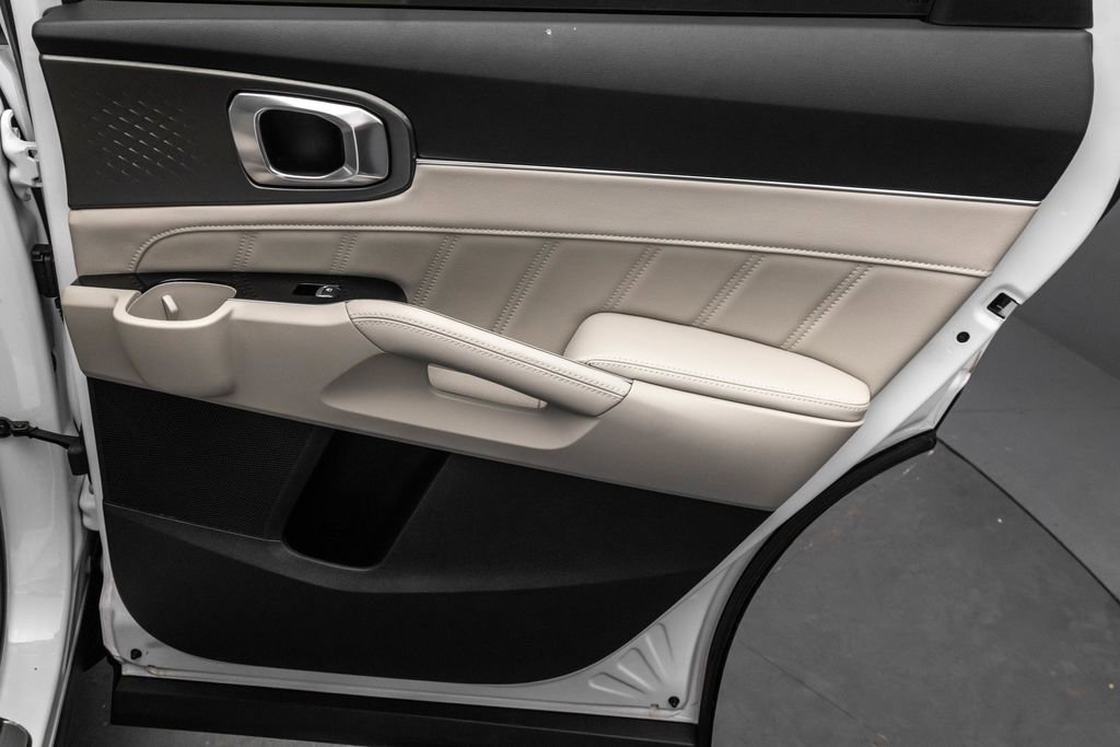 Used 2023 Kia Sorento SX image 32