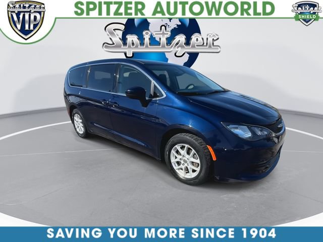 Used 2017 Chrysler Pacifica LX image 2