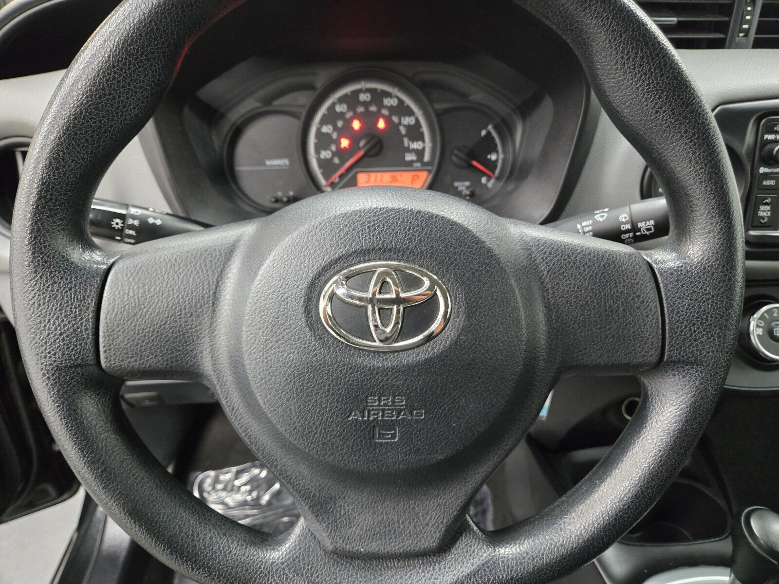 Used 2015 Toyota Yaris L image 14