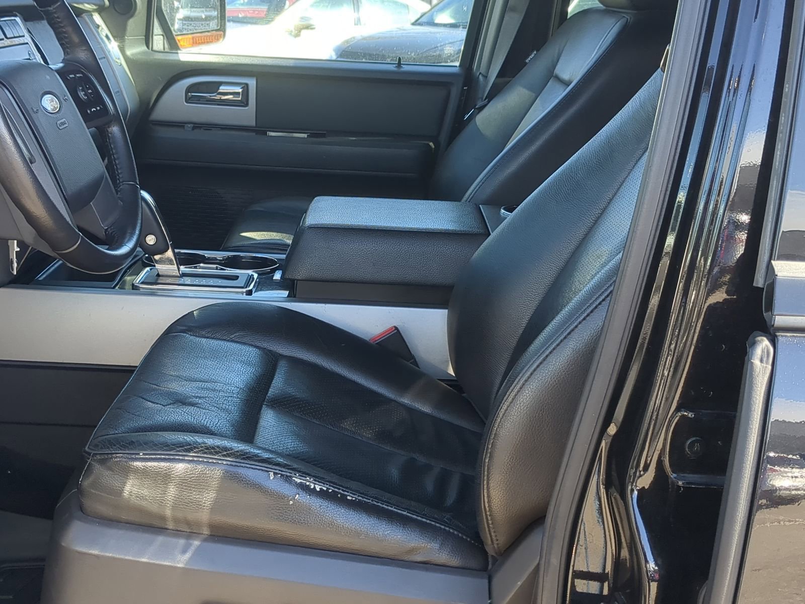 Used 2011 Ford Expedition Limited image 20