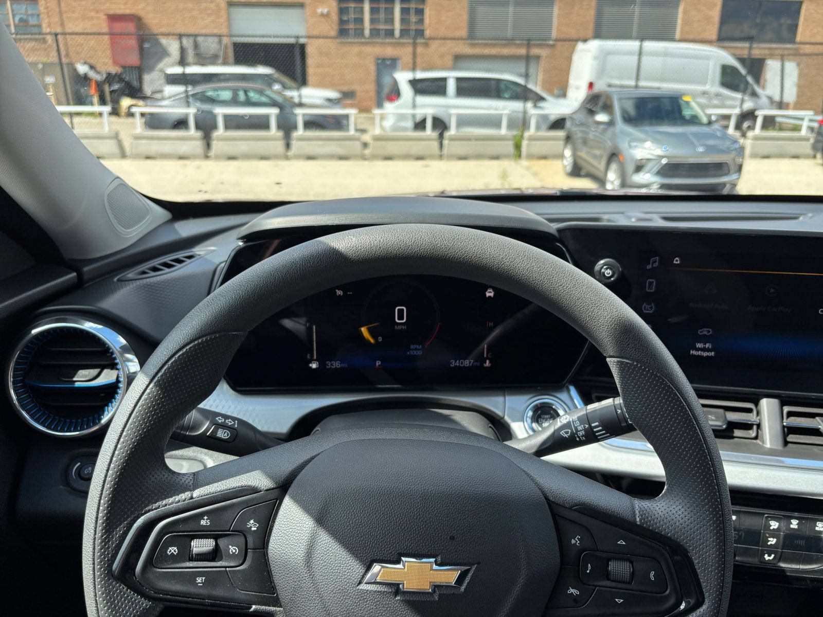 Used 2025 Chevrolet Trax LT FWD image 33