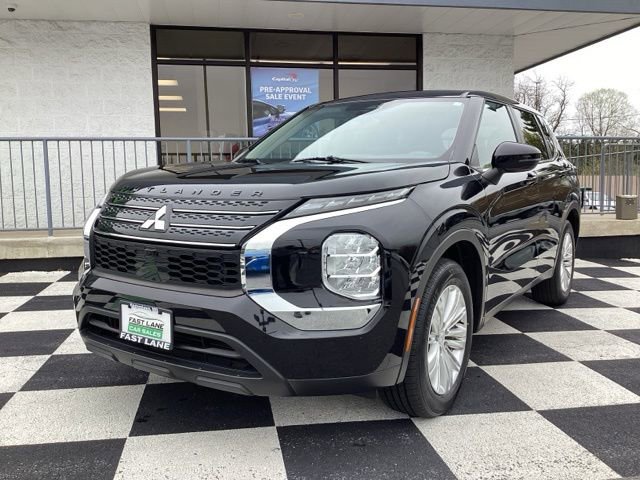 Used 2024 Mitsubishi Outlander ES image 1