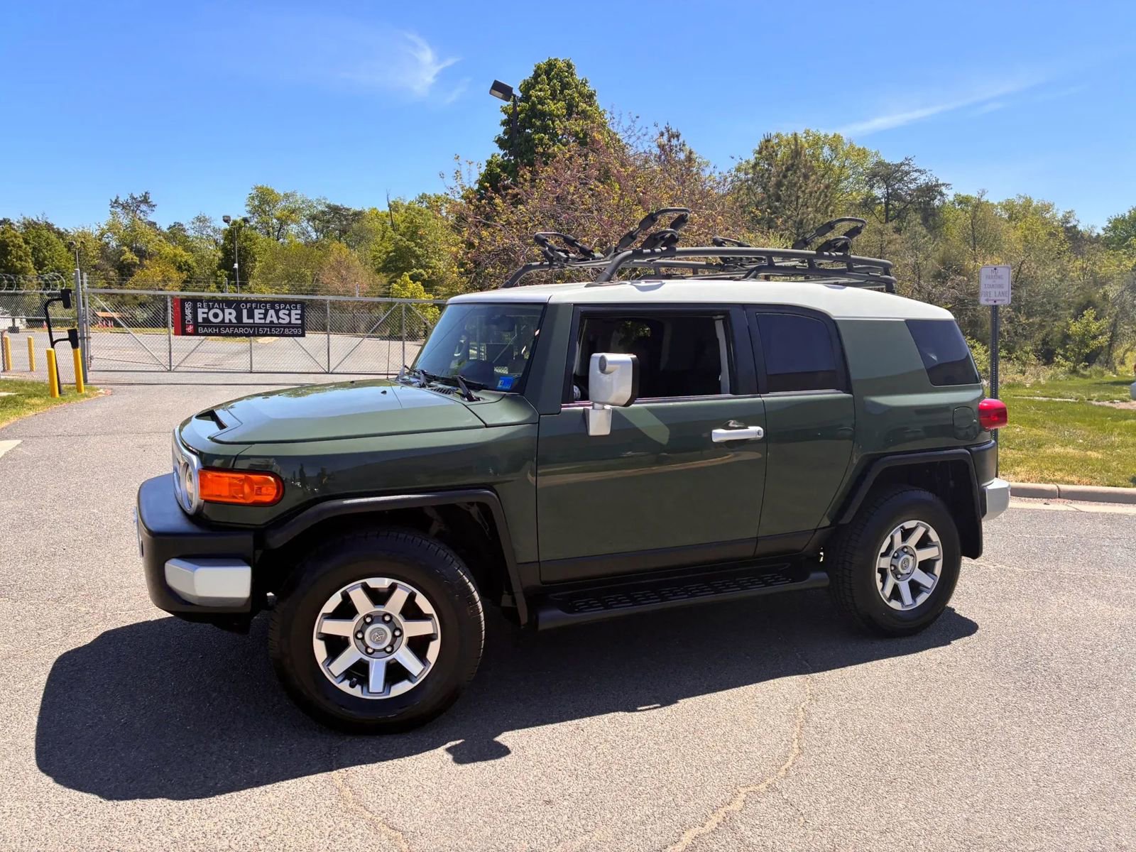 Used 2014 Toyota FJ Cruiser 4WD w/ Upgrade Package image 5