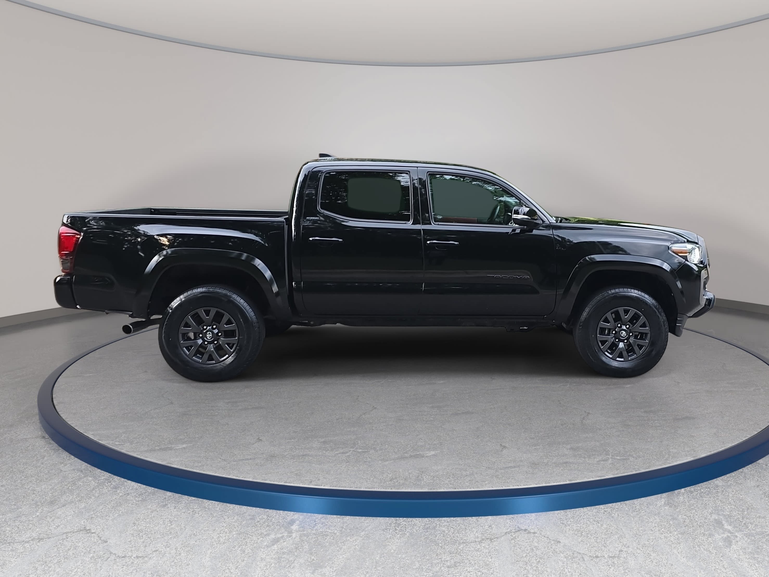 Used 2023 Toyota Tacoma SR5 w/ Technology Package AWD/4WD image 4