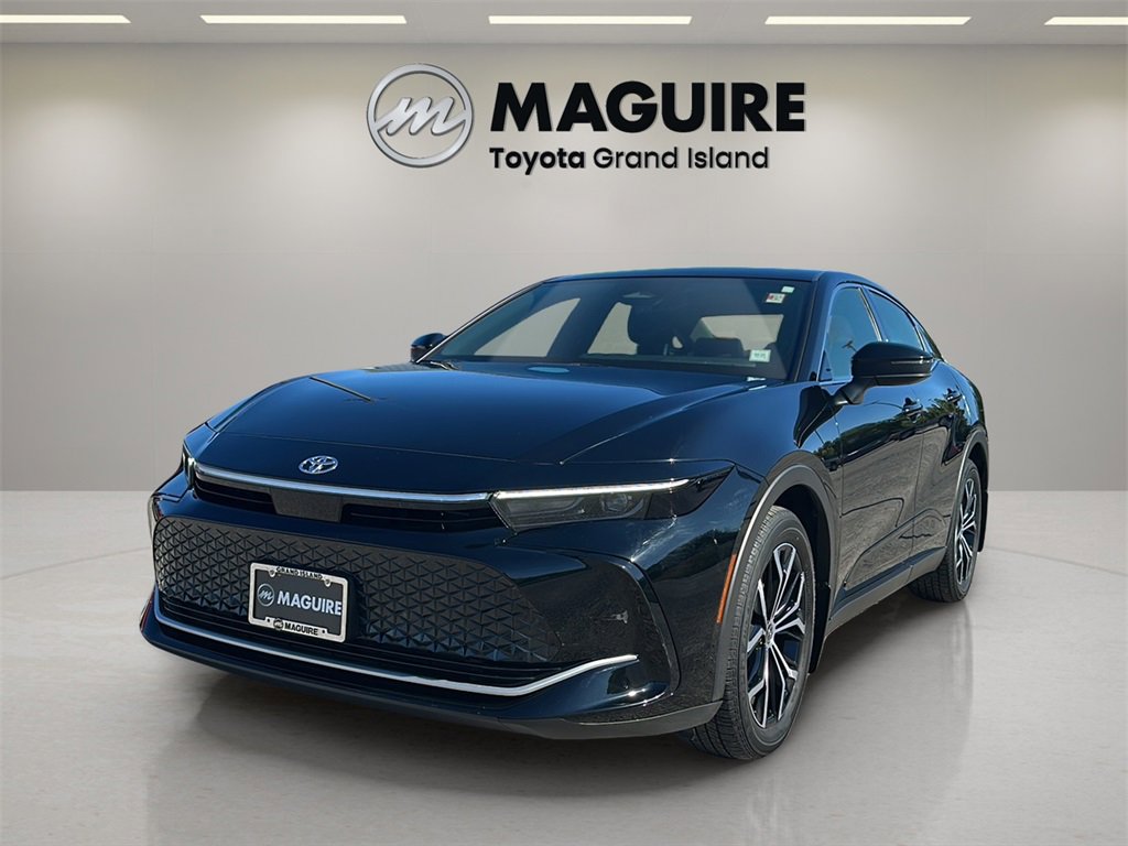 Used 2023 Toyota Crown XLE image 1