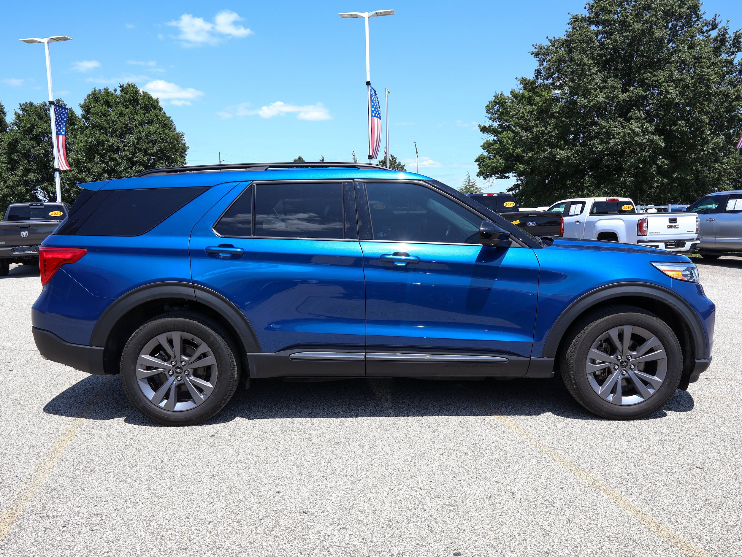 Used 2023 Ford Explorer XLT w/ Equipment Group 202A AWD/4WD image 6