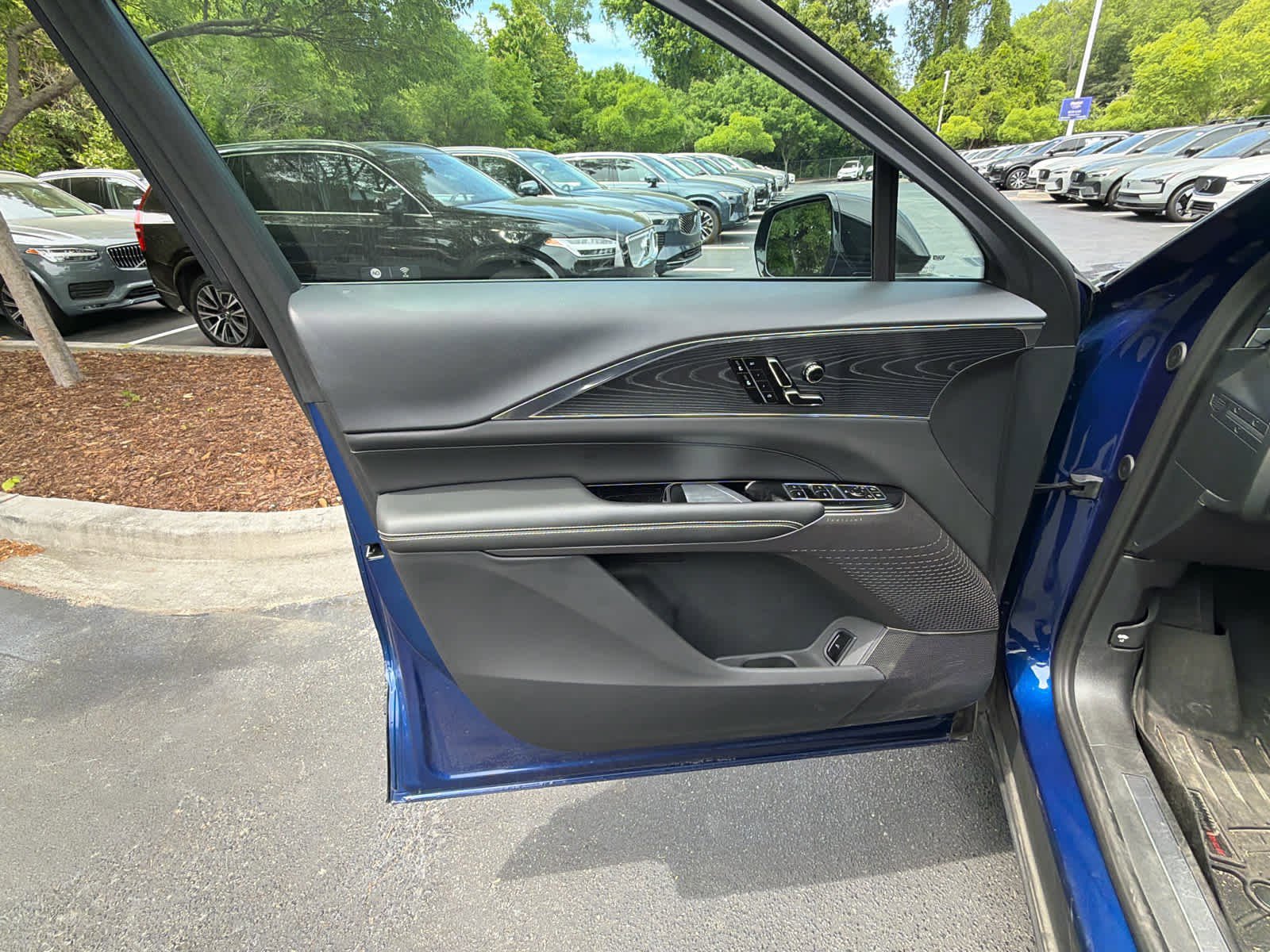 Used 2024 Cadillac Lyriq Luxury RWD image 25