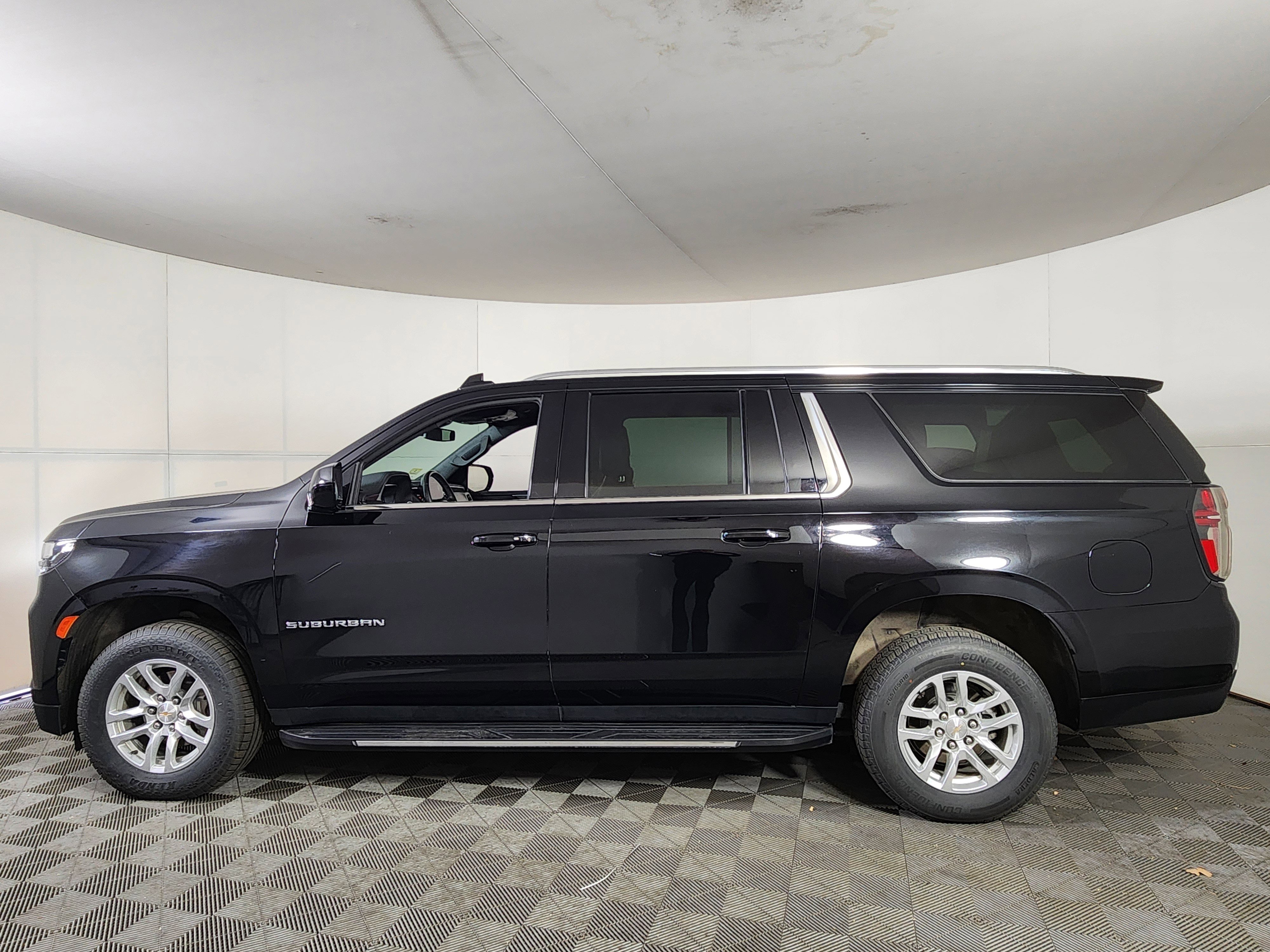 Used 2024 Chevrolet Suburban LT AWD/4WD image 4