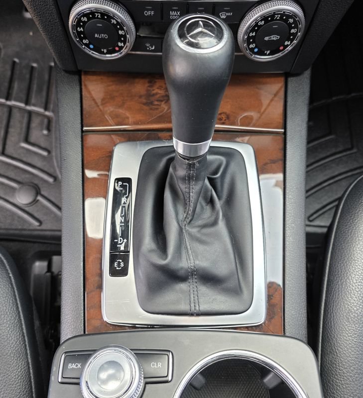 Used 2011 Mercedes-Benz GLK 350 4MATIC image 25