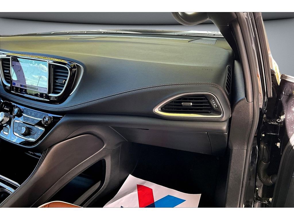 Used 2024 Chrysler Pacifica Pinnacle image 18