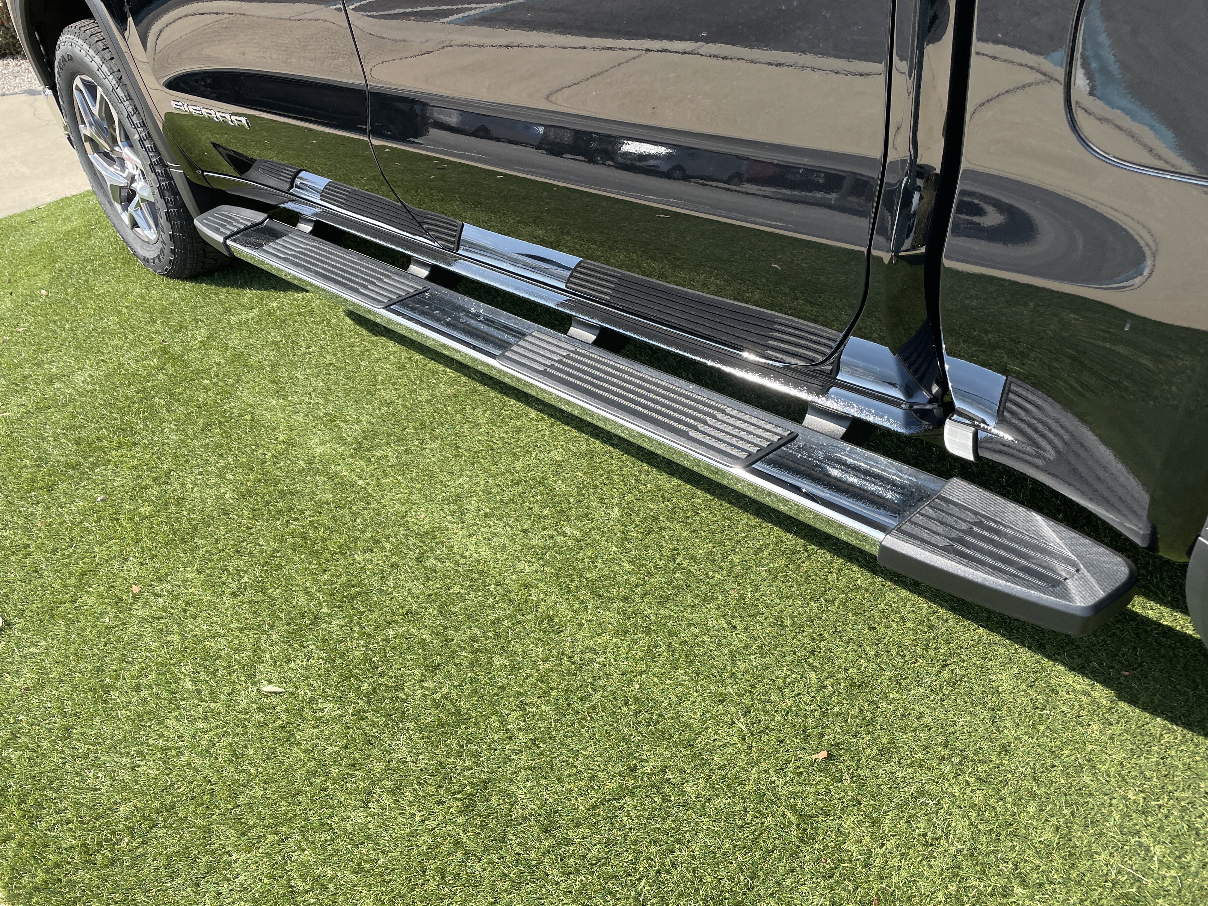 New 2026 GMC Sierra 1500 SLT w/ SLT Premium Package image 9