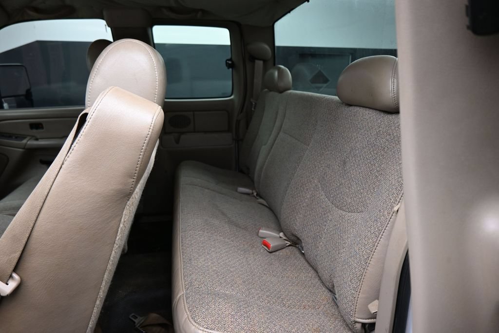 Used 2005 Chevrolet Silverado 2500 W/T w/ Heavy-Duty Power Package AWD/4WD image 22