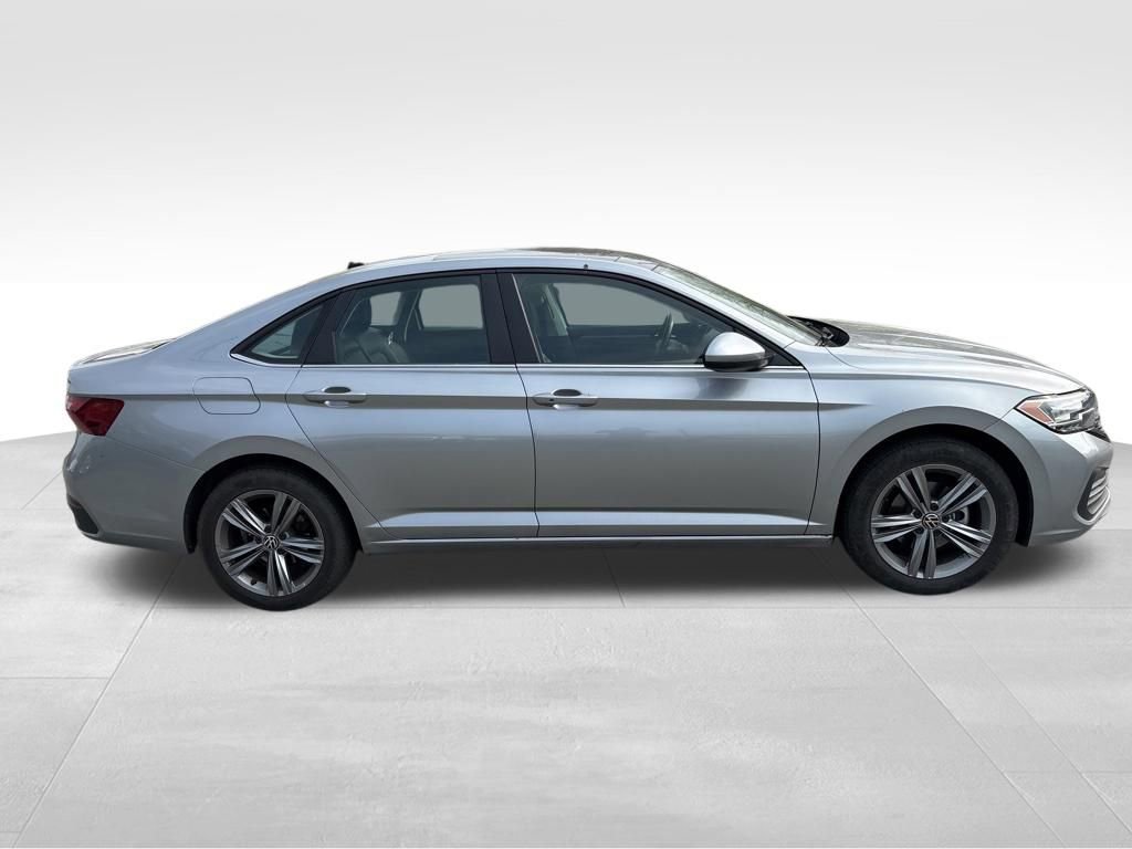 Used 2024 Volkswagen Jetta SE image 6