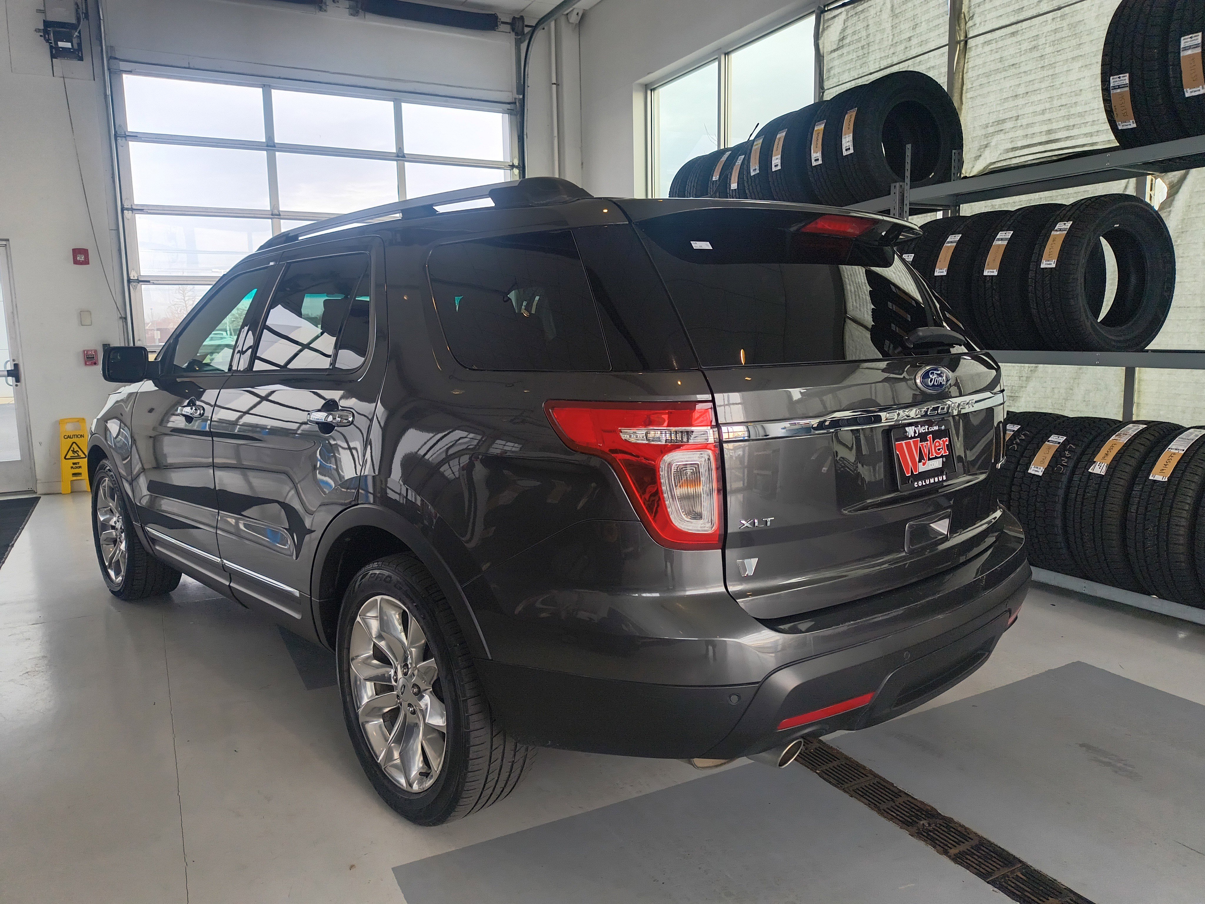Used 2015 Ford Explorer XLT w/ Equipment Group 202B image 3