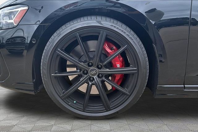 Used 2024 Audi S8 w/ S8 Comfort Plus Package AWD/4WD image 8