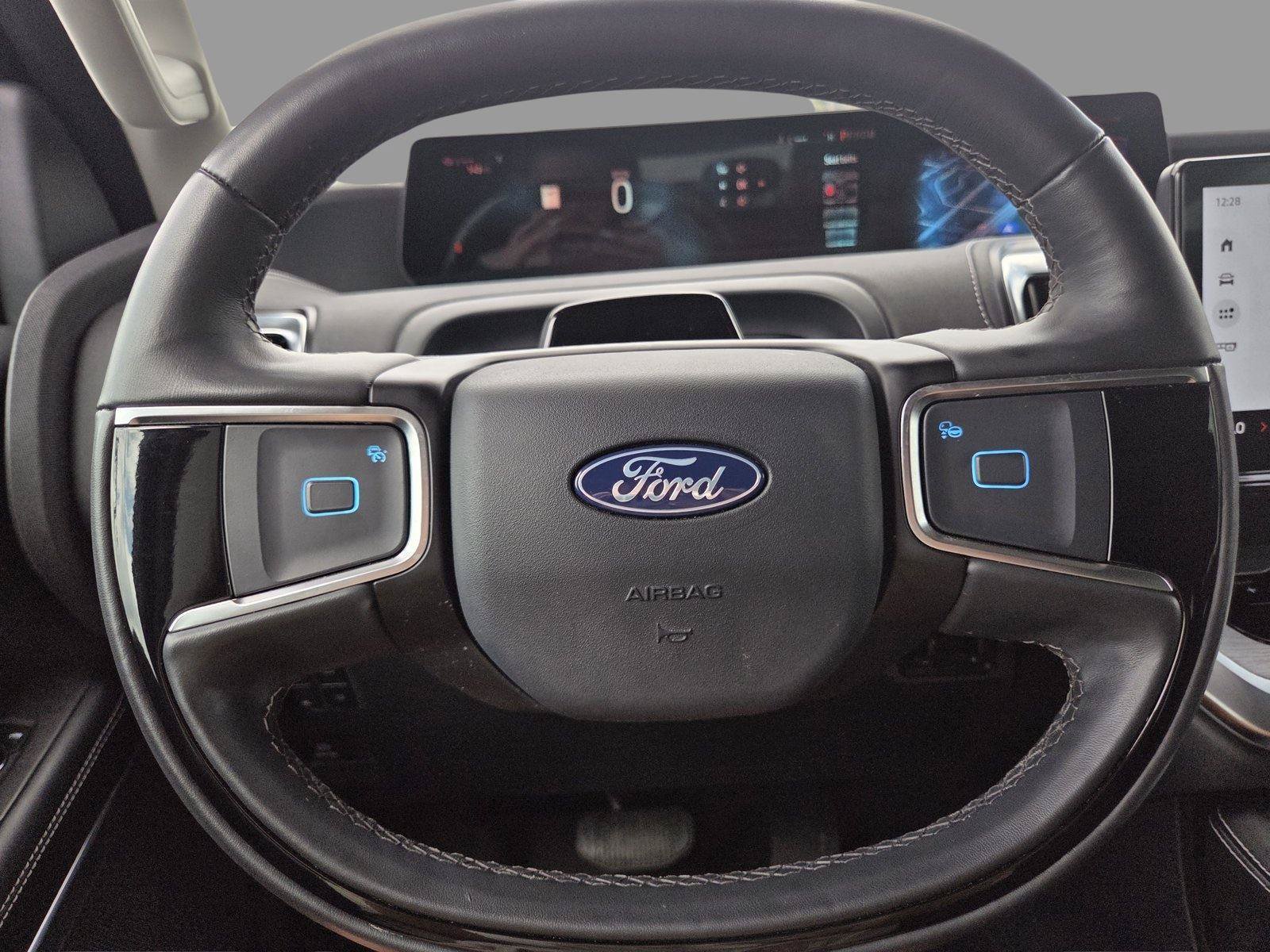 Used 2025 Ford Expedition Platinum w/ Driver's Package AWD/4WD image 25