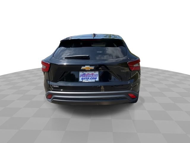 Used 2024 Chevrolet Trax LS w/ LS Convenience Package FWD image 9
